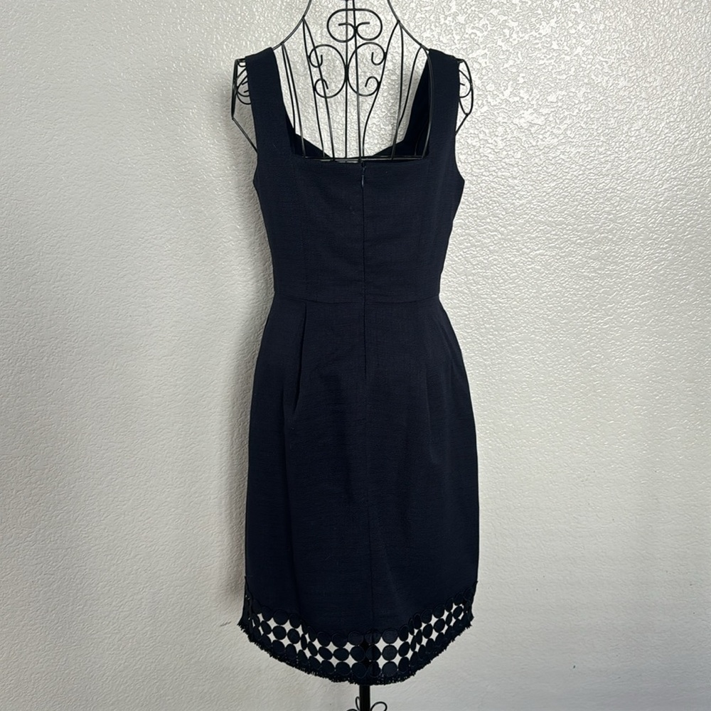 Donna Ricco Navy Blue Sleeveless Rosette Trimmed Dress - Picture 4 of 7